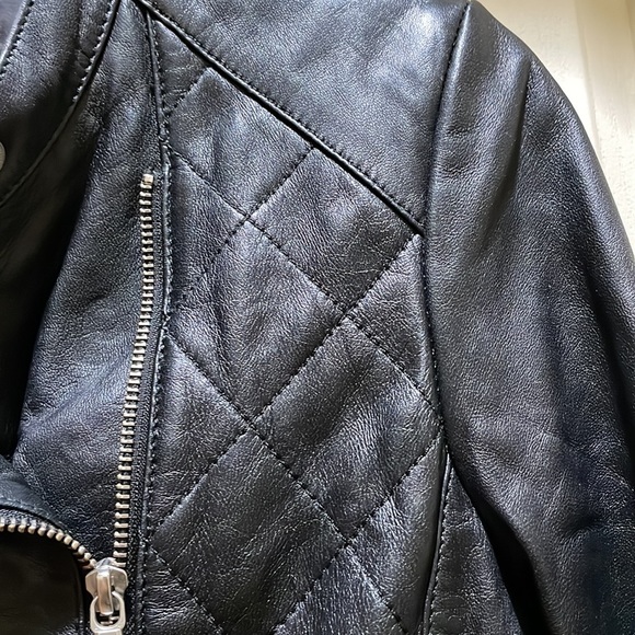 Danier black leather jacket (sz 4) - Picture 4 of 14